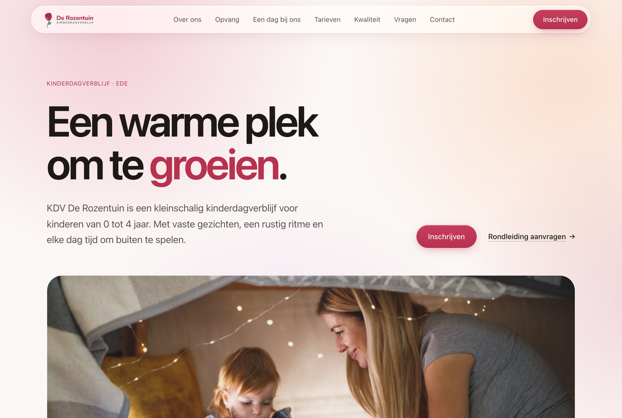 Startpagina van KDV De Rozentuin met de kop "Een warme plek om te groeien"
